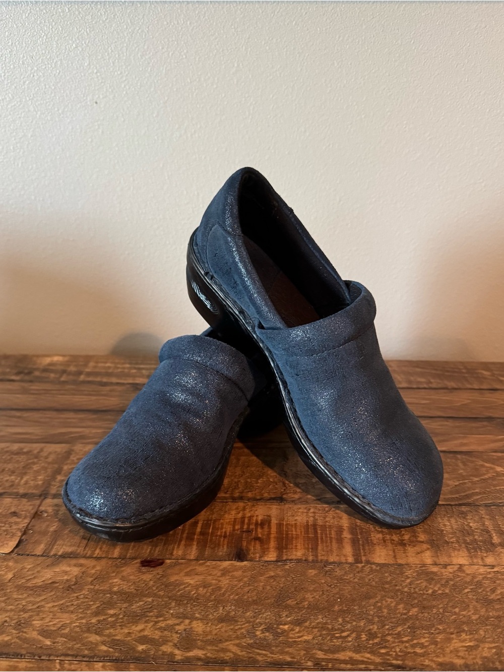 ⭐ 2/$20 boc Navy Blue With Sparkle Slip-On Women's Clogs NWOB Size 9